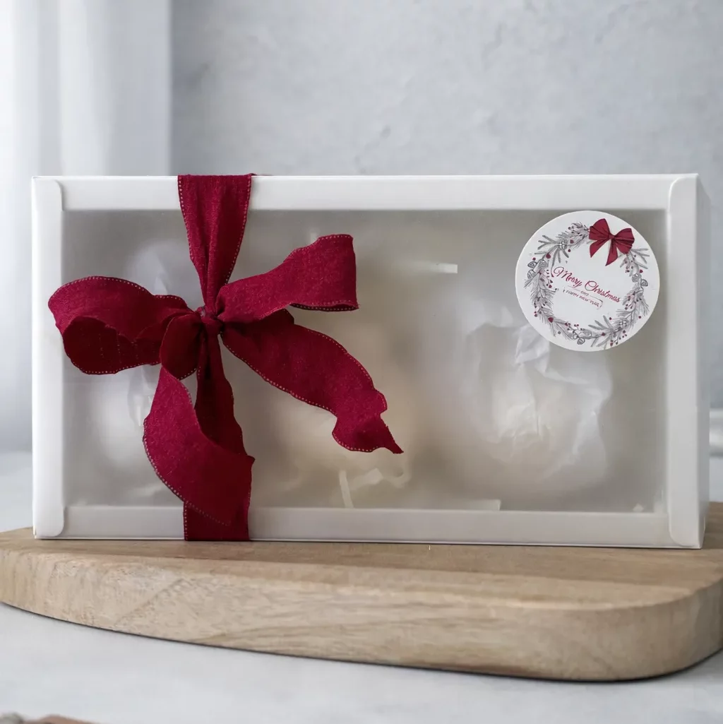 Zestaw świec sojowych Holly Jolly w opakowaniu prezentowym